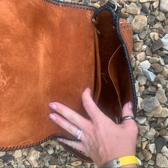 Vintage hand tooled leather turn lock purse - Picture 13 of 13